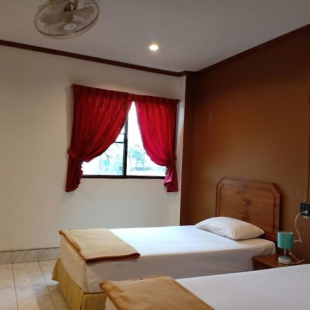 Kookkai House Hostel Patong Bagian luar foto