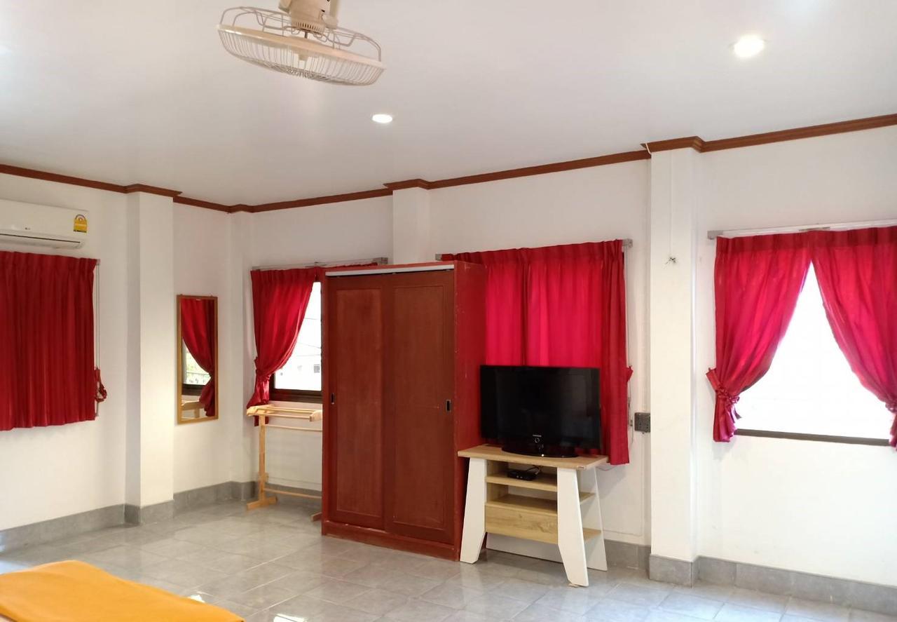 Kookkai House Hostel Patong Bagian luar foto