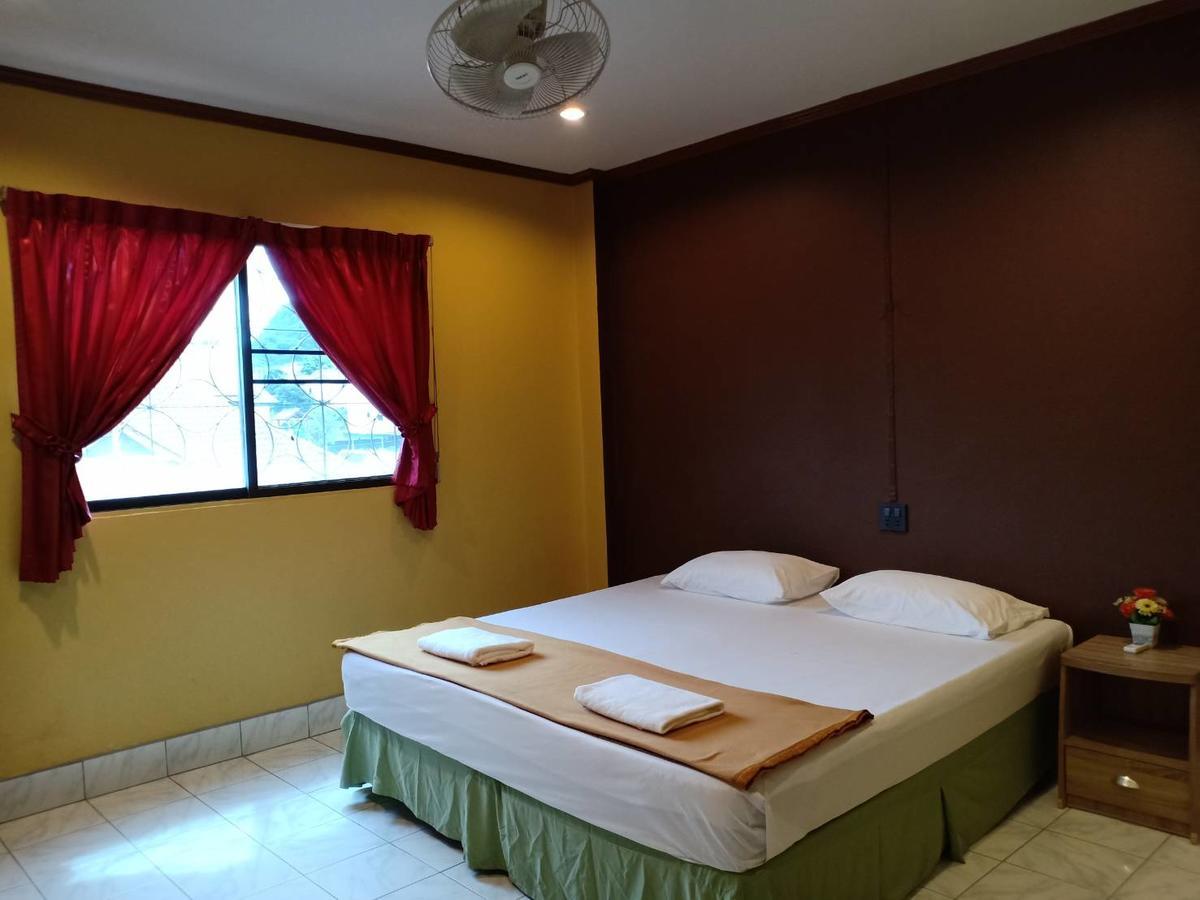 Kookkai House Hostel Patong Bagian luar foto