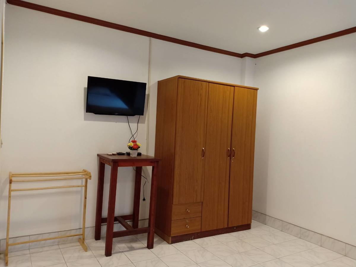 Kookkai House Hostel Patong Bagian luar foto