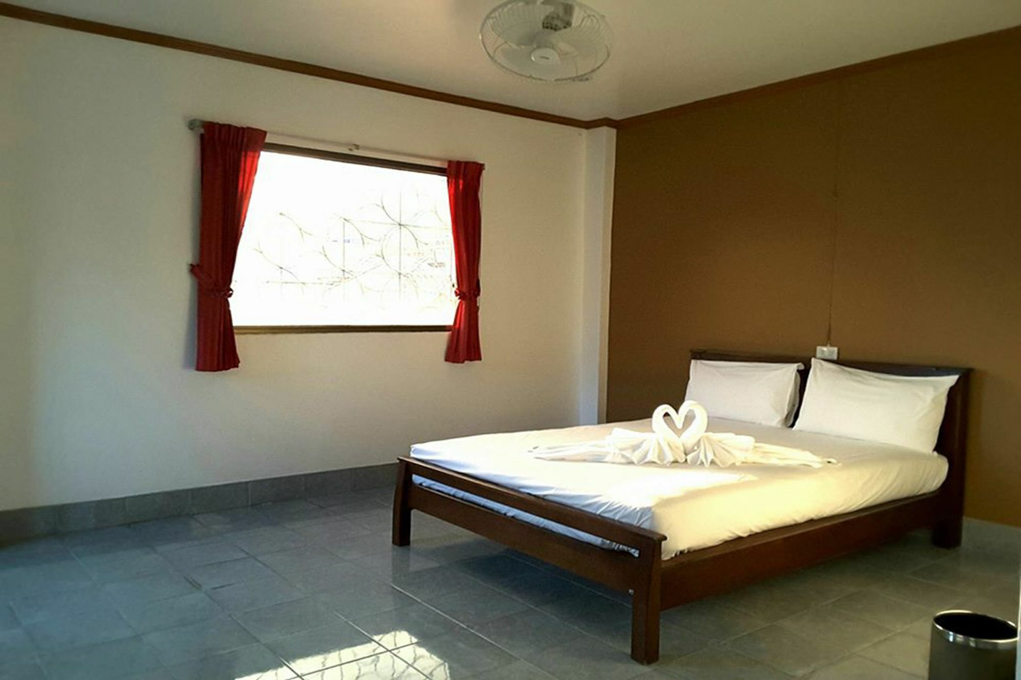 Kookkai House Hostel Patong Bagian luar foto