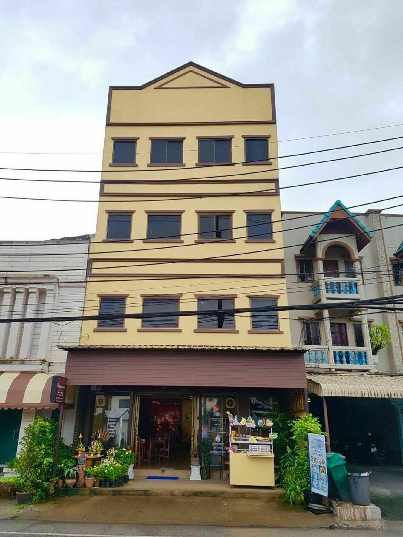 Kookkai House Hostel Patong Bagian luar foto