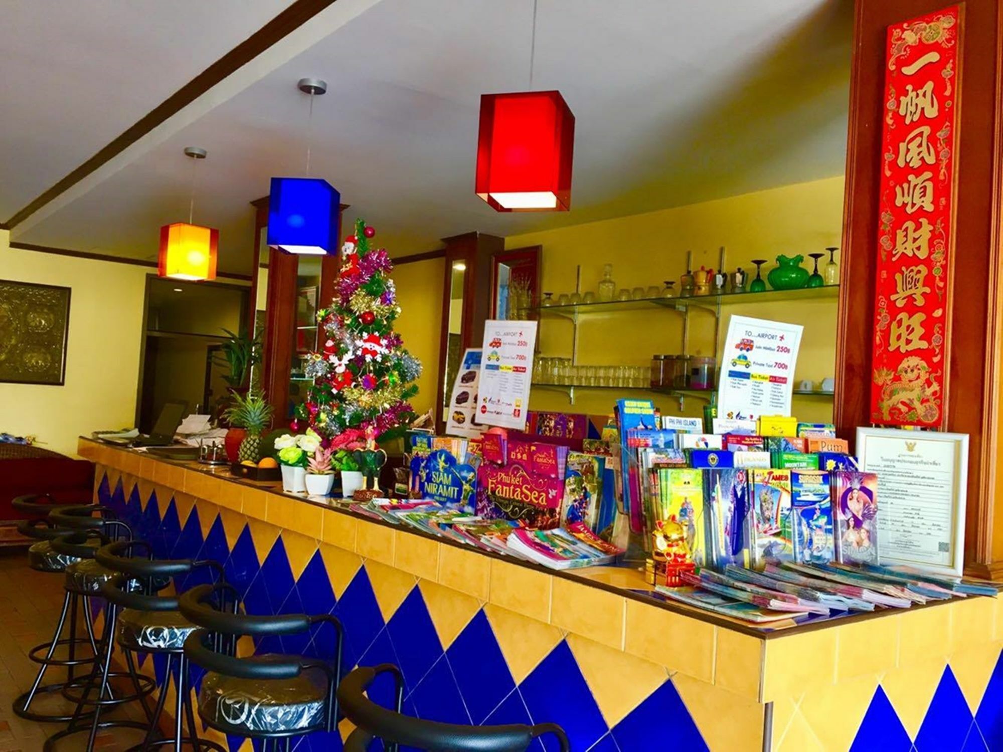 Kookkai House Hostel Patong Bagian luar foto