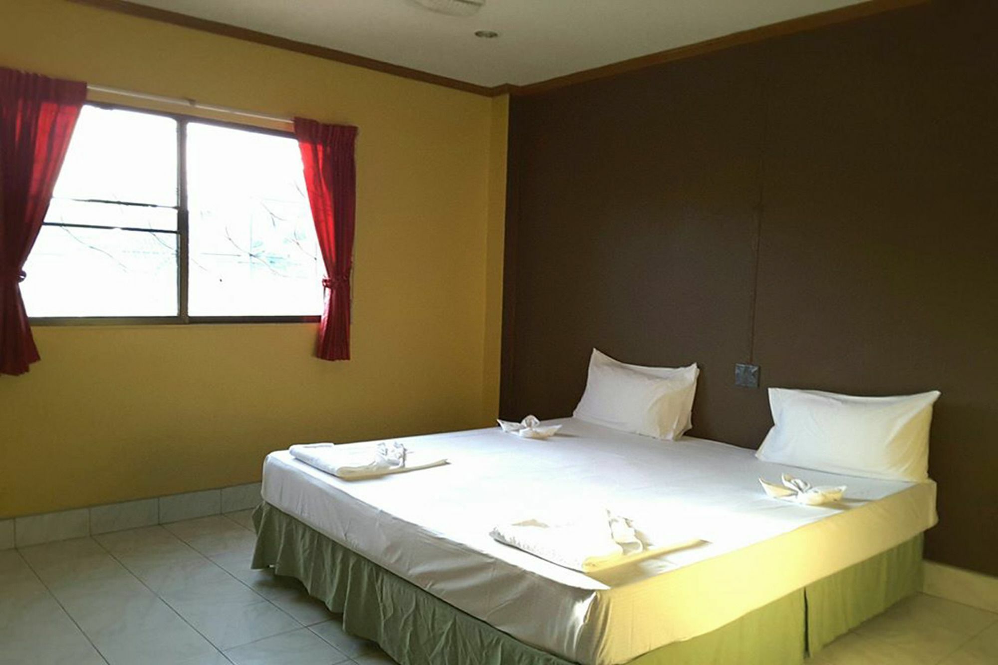Kookkai House Hostel Patong Bagian luar foto