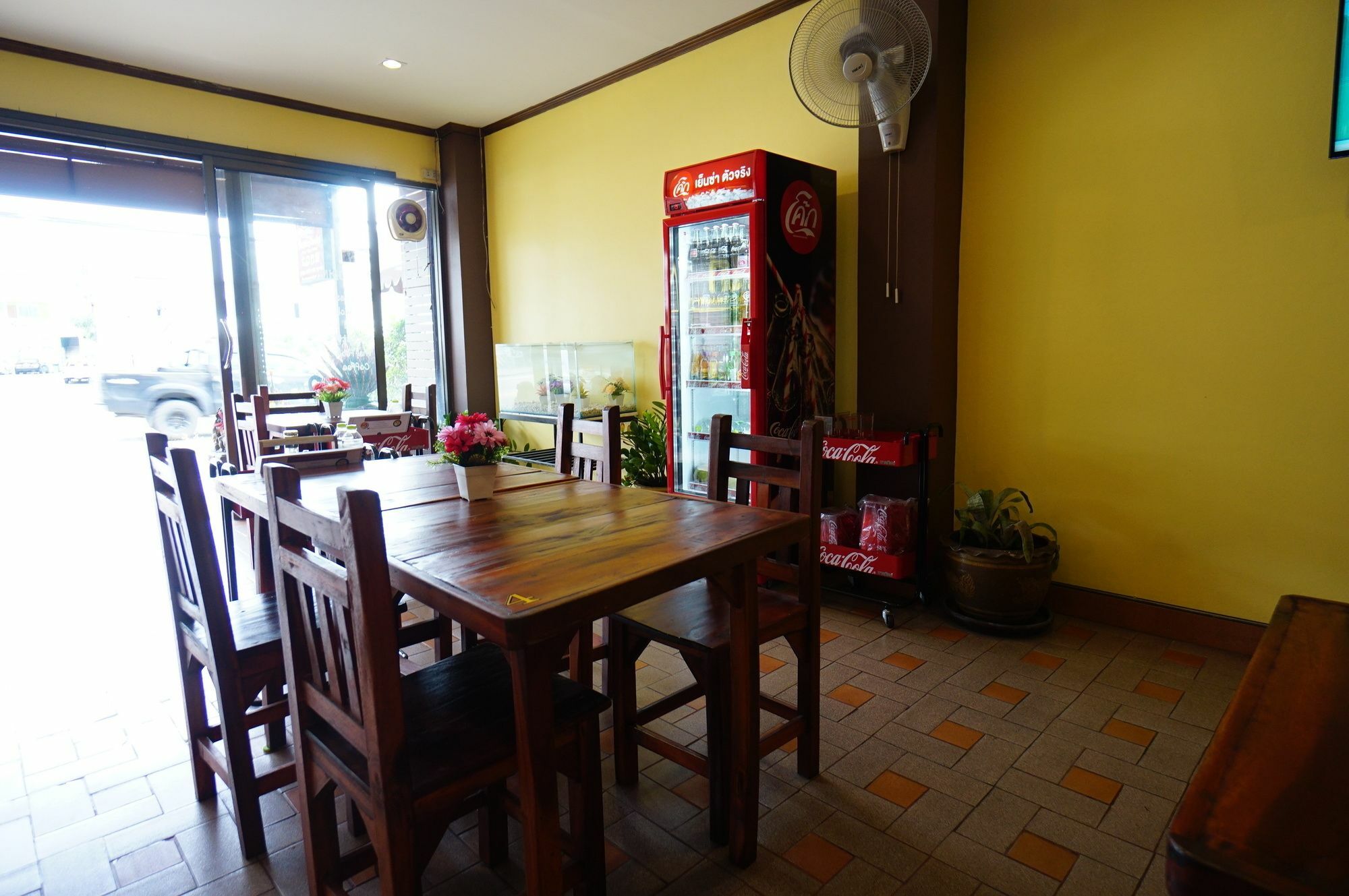 Kookkai House Hostel Patong Bagian luar foto