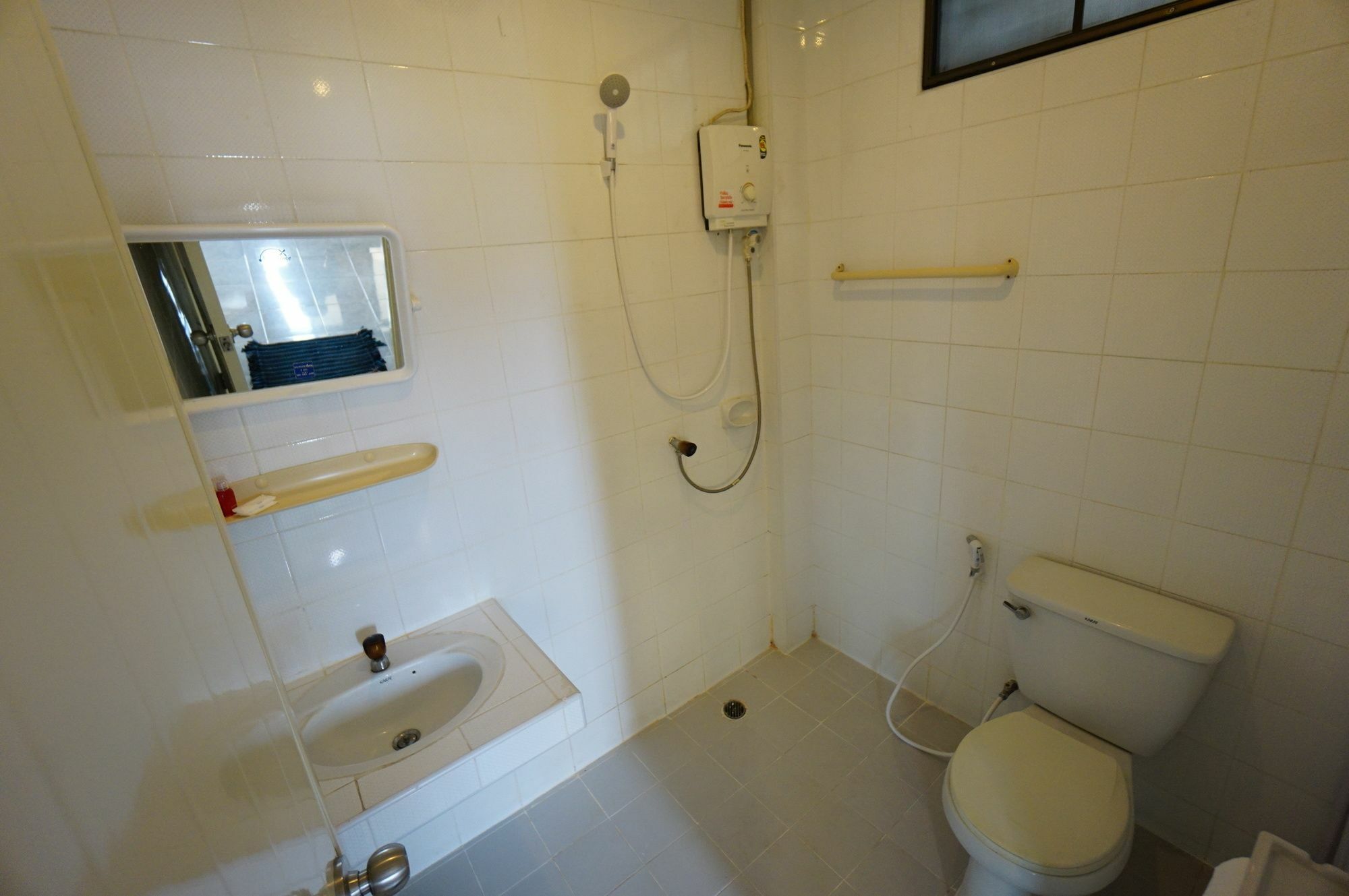 Kookkai House Hostel Patong Bagian luar foto