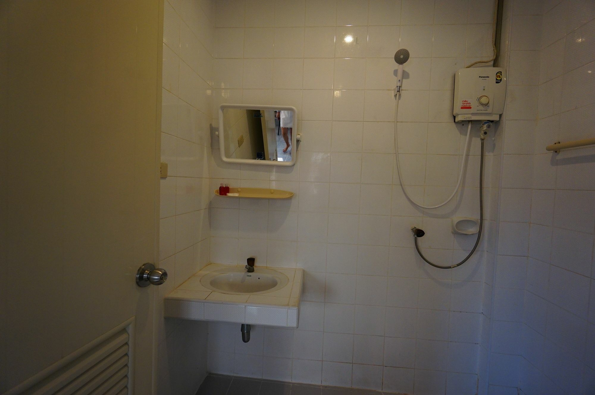 Kookkai House Hostel Patong Bagian luar foto