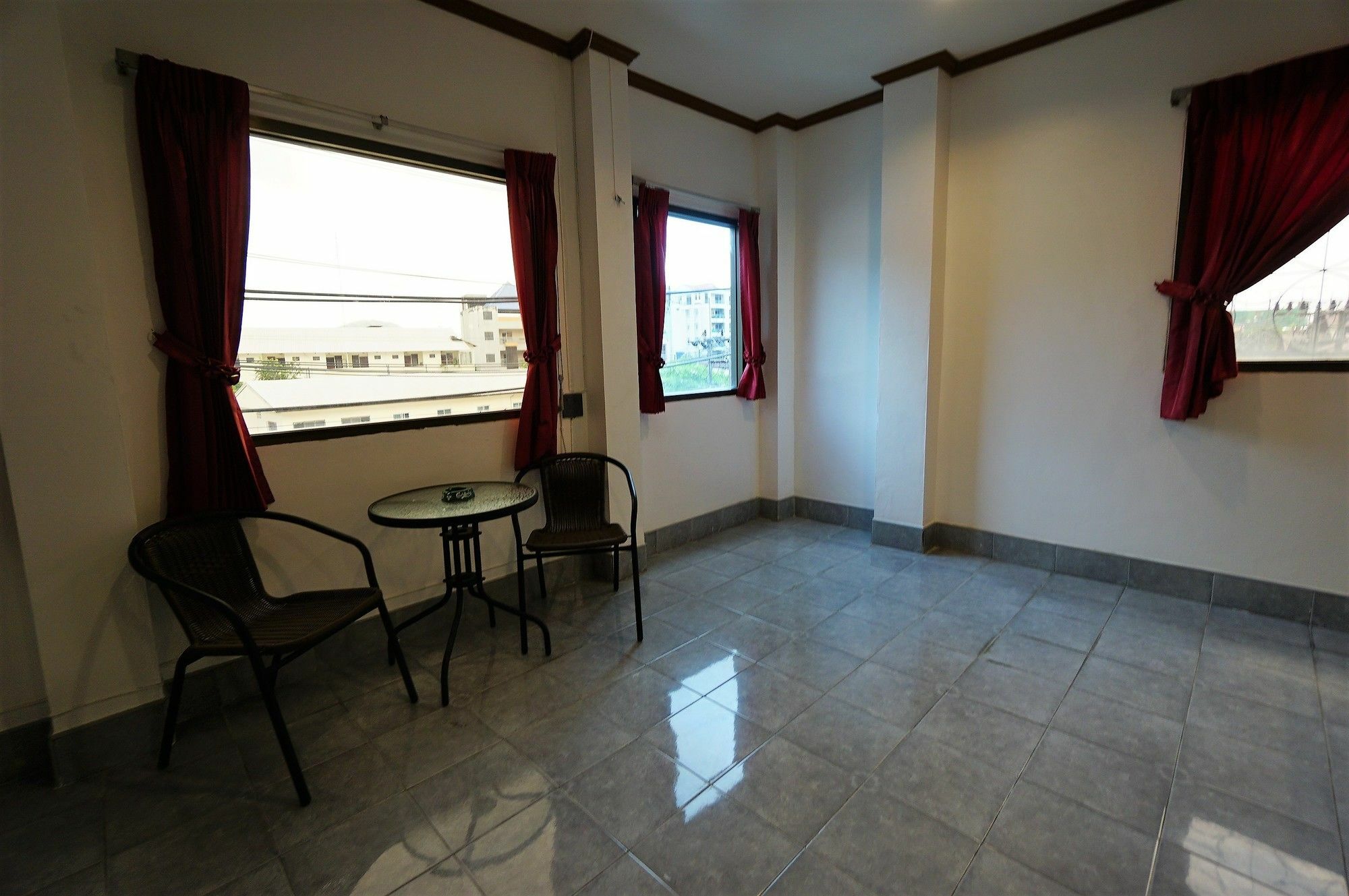 Kookkai House Hostel Patong Bagian luar foto
