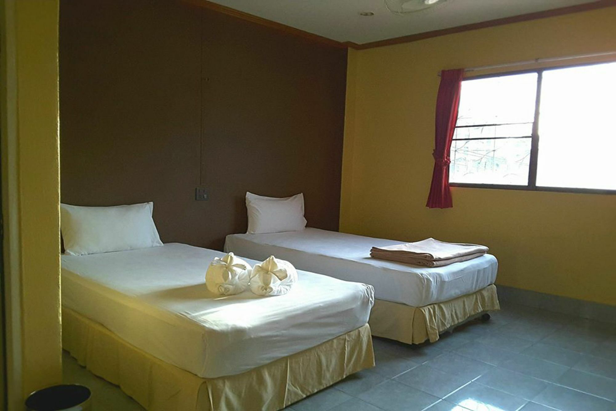Kookkai House Hostel Patong Bagian luar foto