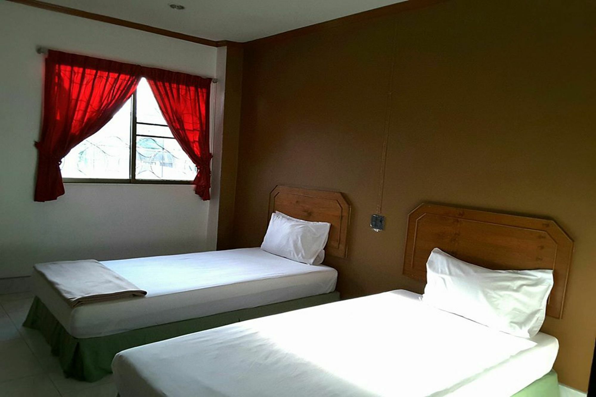 Kookkai House Hostel Patong Bagian luar foto